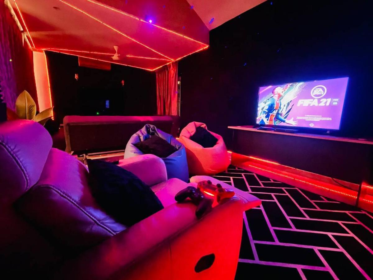 Trendy Family Getaway By Stayco - Mini-Pool, Outdoor Cinema, Air Loft, Ps4, Ktv - Just 2 Mins To Beach! Бату-Феррінгі Екстер'єр фото